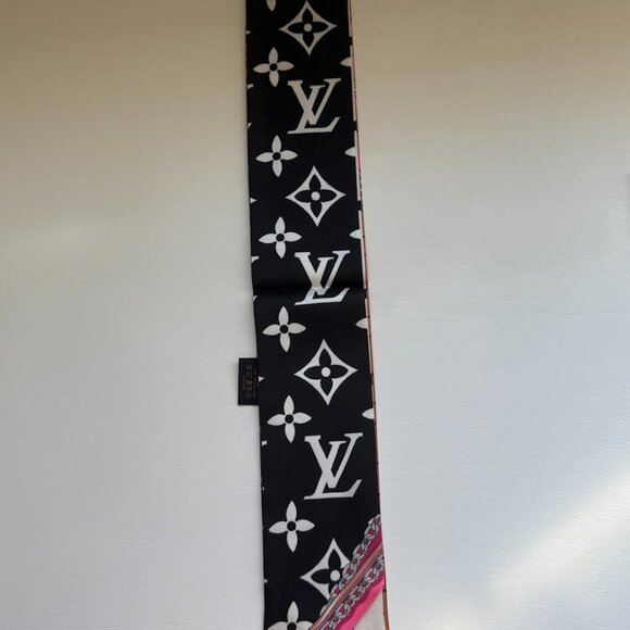 Louis Vuitton Silk Scarf - Picture 9 of 9